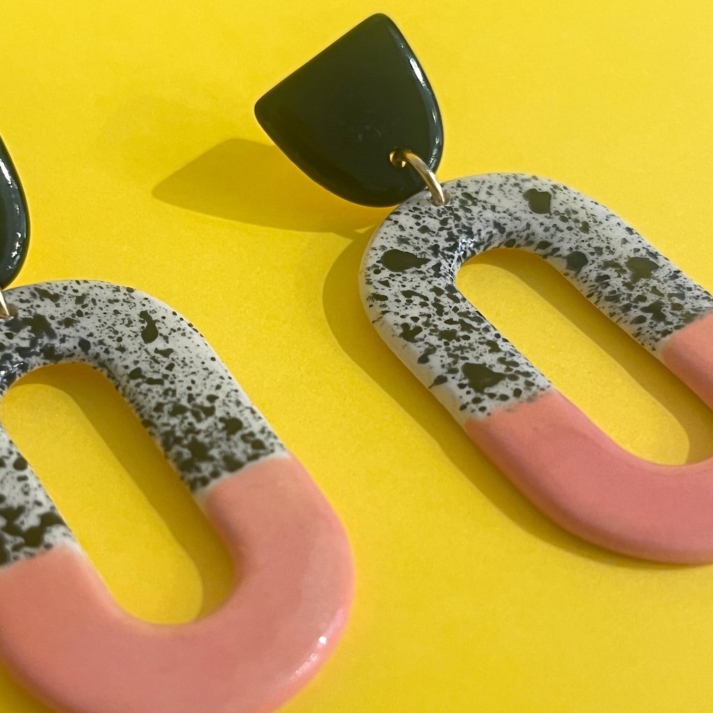 Atelier boucles d oreilles cermaique Fetiches à Lyon